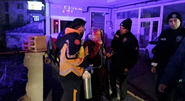 Van'da apartman yangını! 15 kişi dumandan etkilendi!